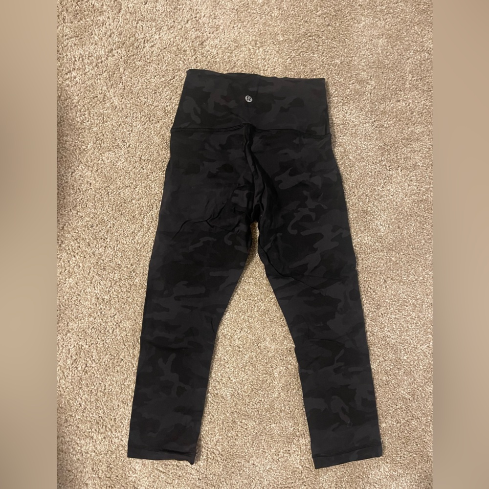 Lululemon Wunder Under Cropped Leggings